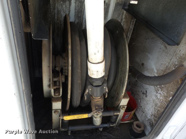 image for item J8527 2001 Kenworth T300 service truck