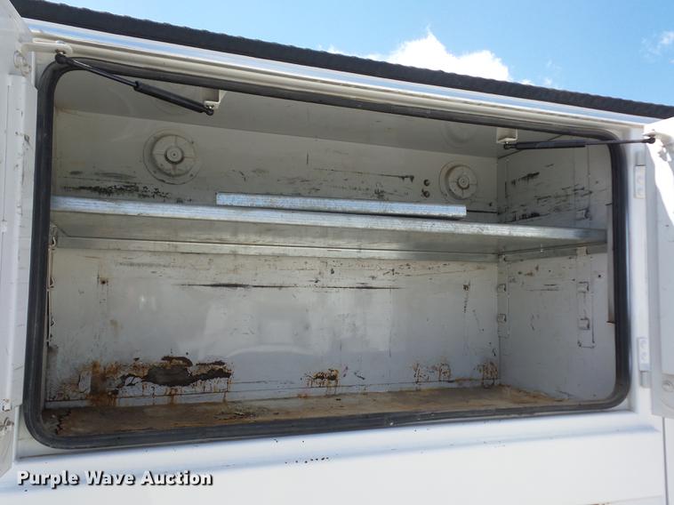 image for item J8527 2001 Kenworth T300 service truck