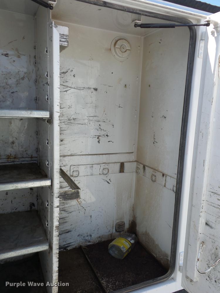 image for item J8527 2001 Kenworth T300 service truck