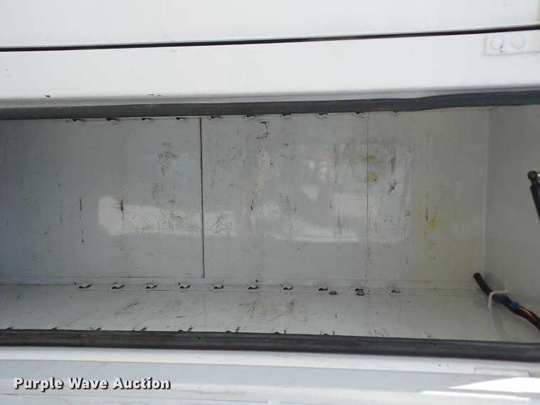 image for item J8527 2001 Kenworth T300 service truck