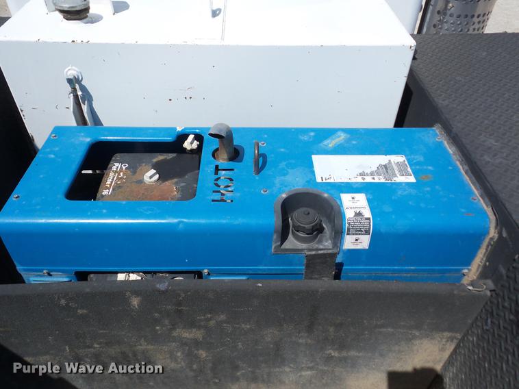 image for item J8527 2001 Kenworth T300 service truck