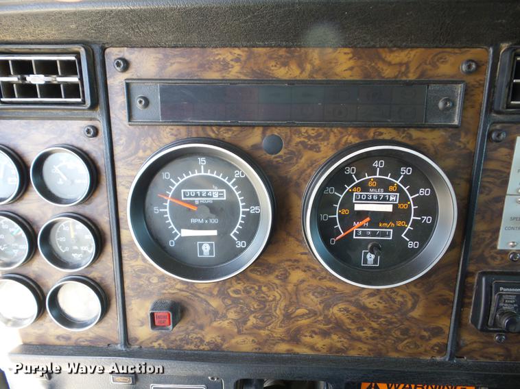 image for item J8528 1997 Kenworth T300 service truck