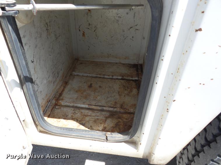 image for item J8528 1997 Kenworth T300 service truck