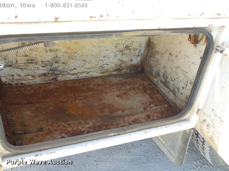 image for item J8528 1997 Kenworth T300 service truck