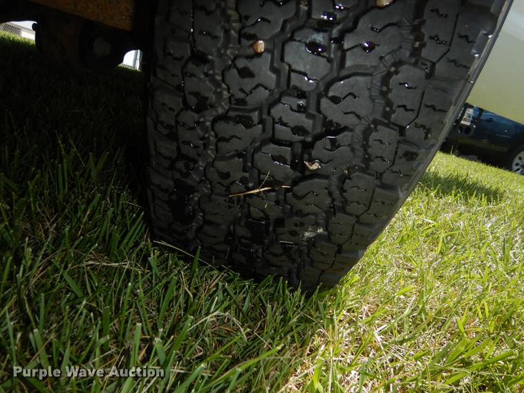 image for item DC0466 2012 Ford F250 Super Duty Crew Cab utility bed pickup truck