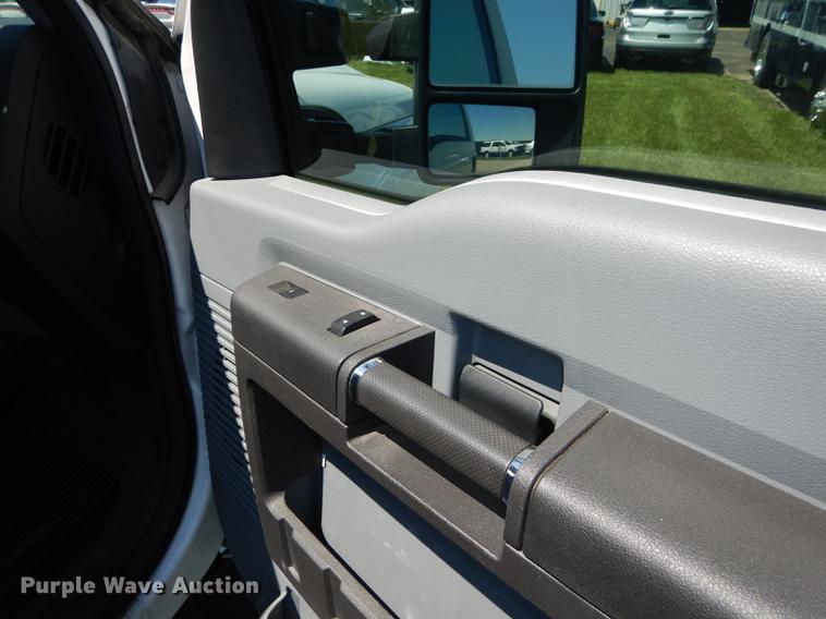 image for item DC0466 2012 Ford F250 Super Duty Crew Cab utility bed pickup truck