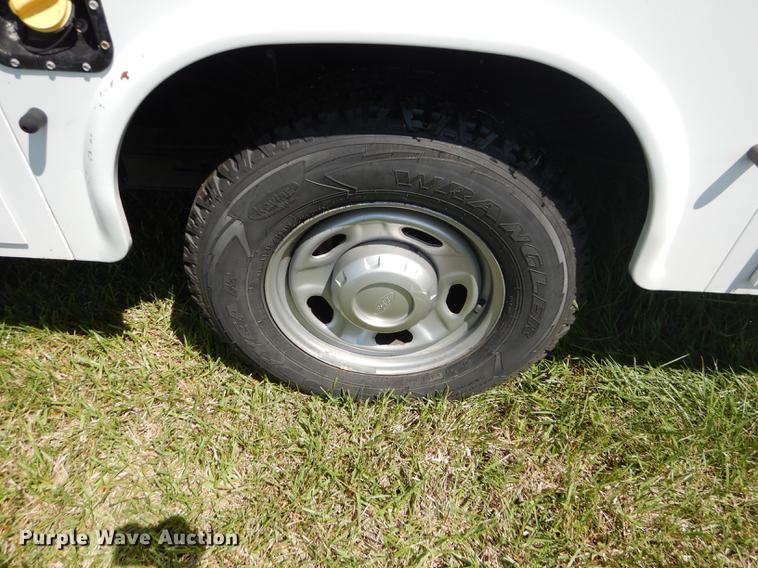 image for item DC0466 2012 Ford F250 Super Duty Crew Cab utility bed pickup truck