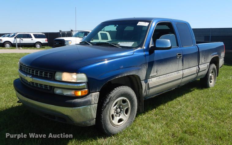 image for item DC0491 2002 Chevrolet Silverado 1500 LS Ext. Cab pickup truck