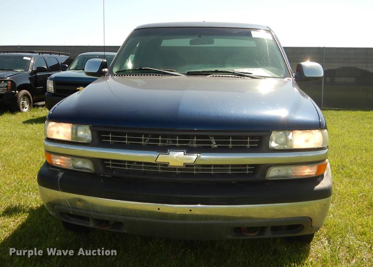 image for item DC0491 2002 Chevrolet Silverado 1500 LS Ext. Cab pickup truck