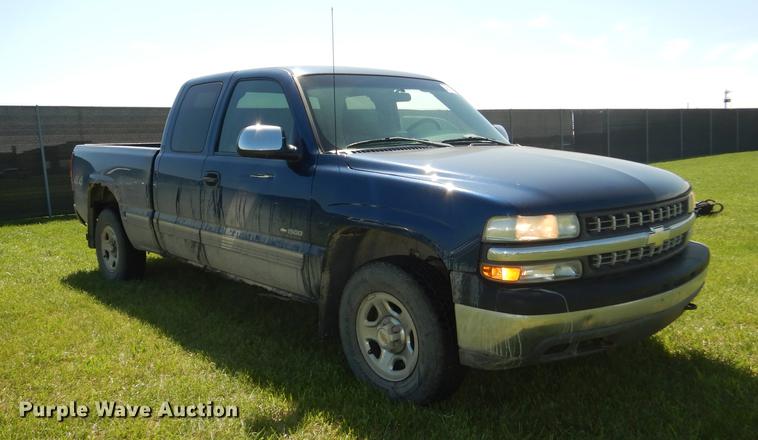 image for item DC0491 2002 Chevrolet Silverado 1500 LS Ext. Cab pickup truck