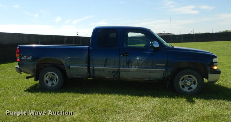 image for item DC0491 2002 Chevrolet Silverado 1500 LS Ext. Cab pickup truck