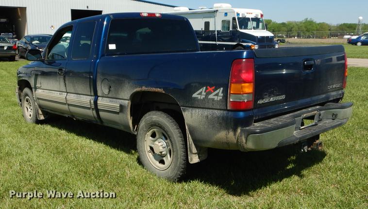 image for item DC0491 2002 Chevrolet Silverado 1500 LS Ext. Cab pickup truck