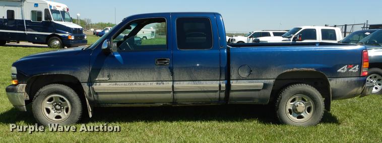 image for item DC0491 2002 Chevrolet Silverado 1500 LS Ext. Cab pickup truck