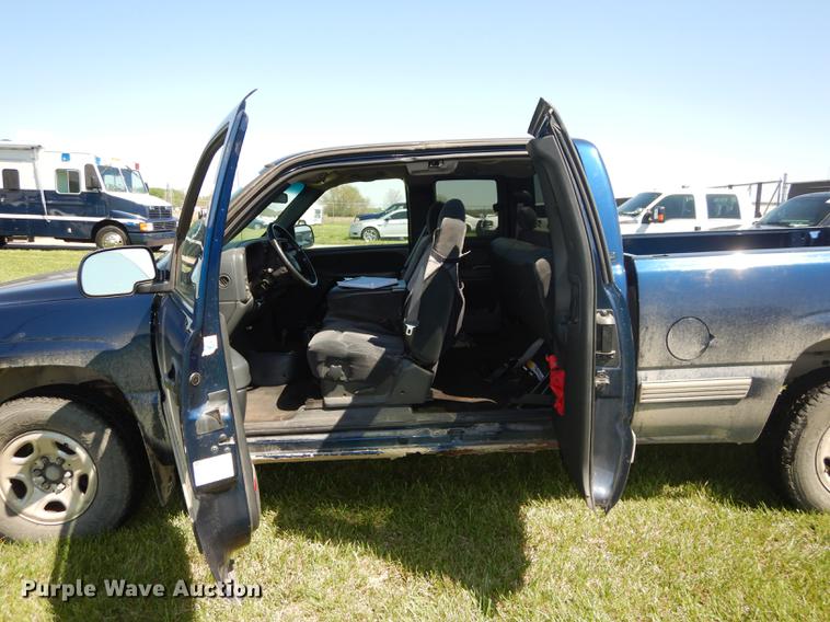 image for item DC0491 2002 Chevrolet Silverado 1500 LS Ext. Cab pickup truck