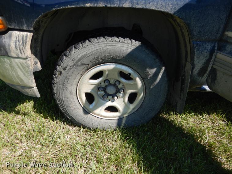 image for item DC0491 2002 Chevrolet Silverado 1500 LS Ext. Cab pickup truck