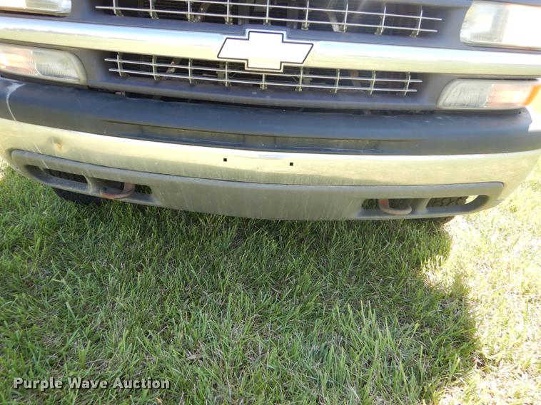 image for item DC0491 2002 Chevrolet Silverado 1500 LS Ext. Cab pickup truck