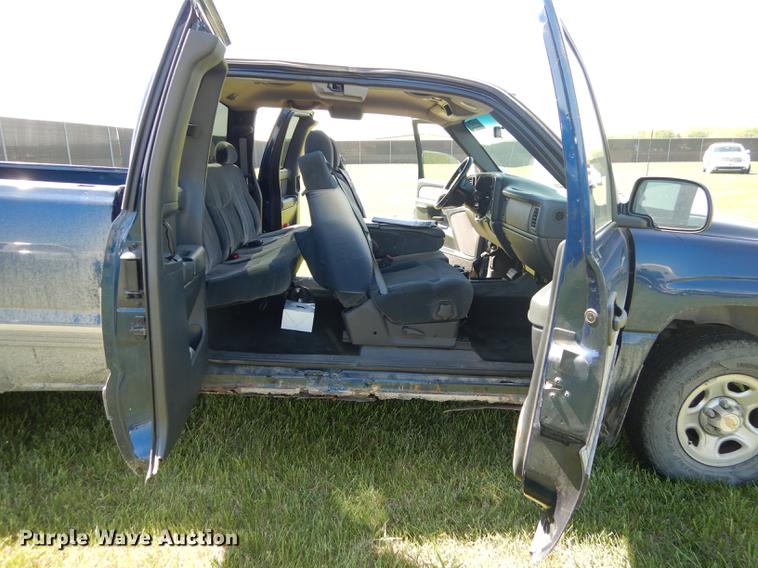 image for item DC0491 2002 Chevrolet Silverado 1500 LS Ext. Cab pickup truck