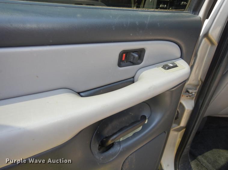 image for item DC0494 2001 Chevrolet Suburban K1500 SUV