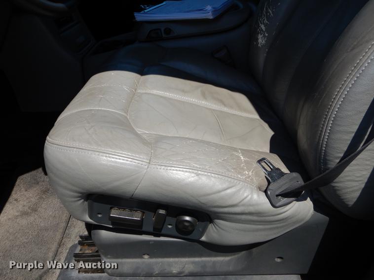 image for item DC0494 2001 Chevrolet Suburban K1500 SUV