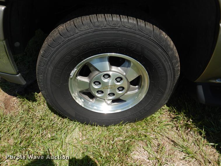 image for item DC0494 2001 Chevrolet Suburban K1500 SUV