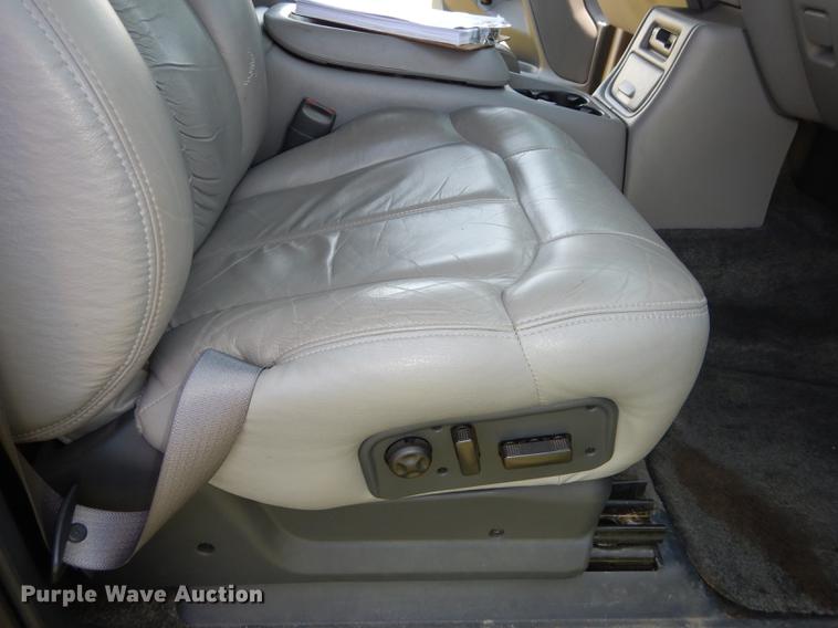 image for item DC0494 2001 Chevrolet Suburban K1500 SUV