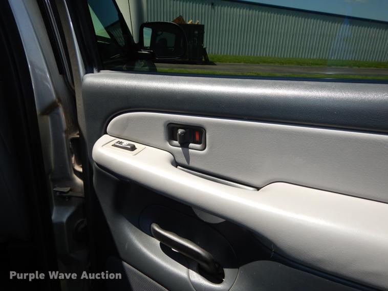 image for item DC0494 2001 Chevrolet Suburban K1500 SUV
