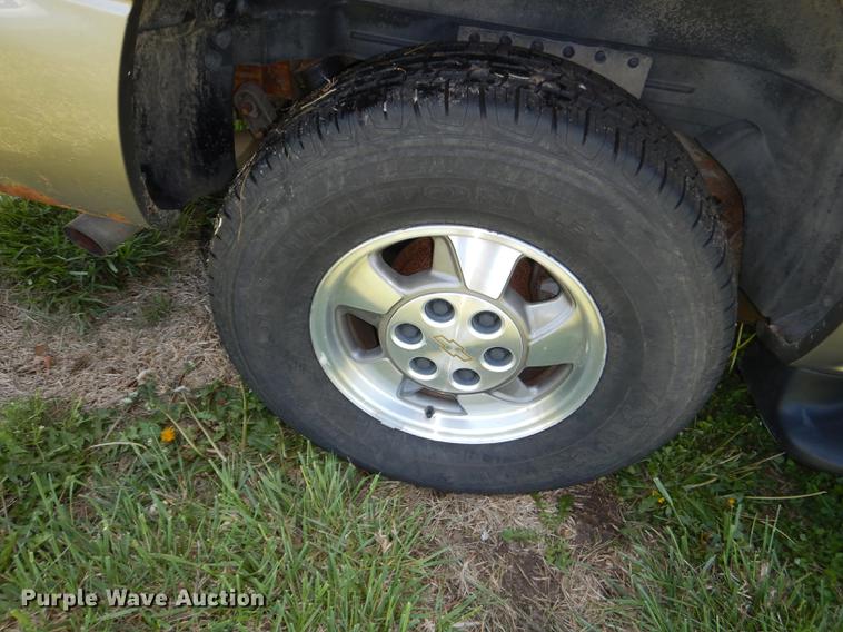 image for item DC0494 2001 Chevrolet Suburban K1500 SUV