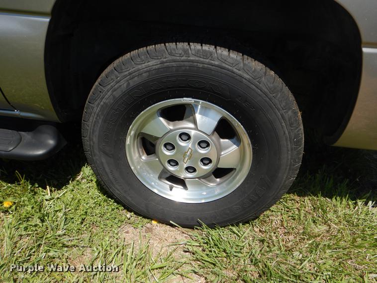 image for item DC0494 2001 Chevrolet Suburban K1500 SUV