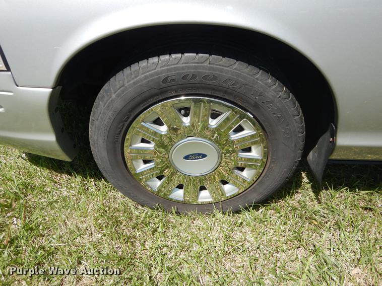 image for item DC0499 2005 Ford Crown Victoria Police Interceptor