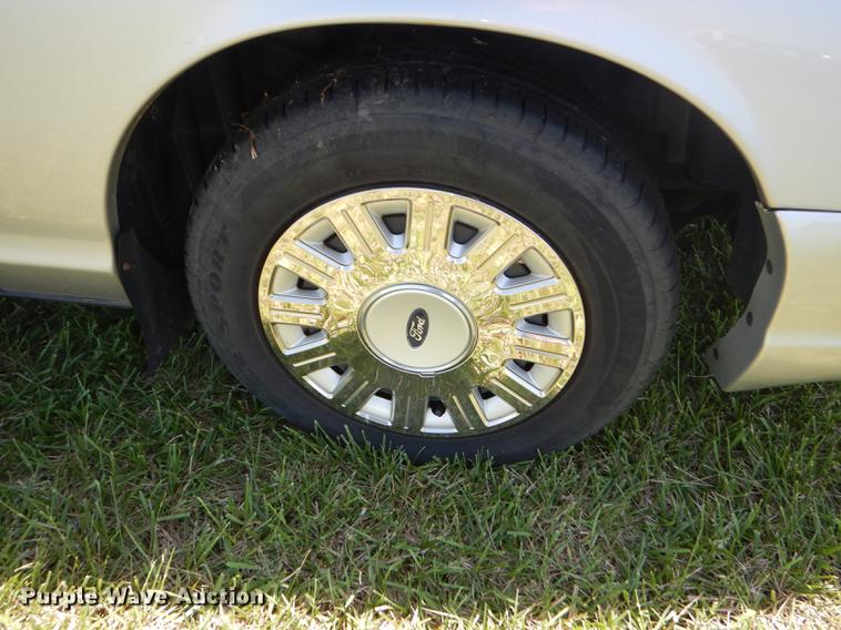 image for item DC0499 2005 Ford Crown Victoria Police Interceptor