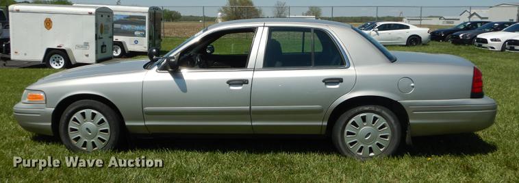 image for item DE1610 2006 Ford Crown Victoria Police Interceptor