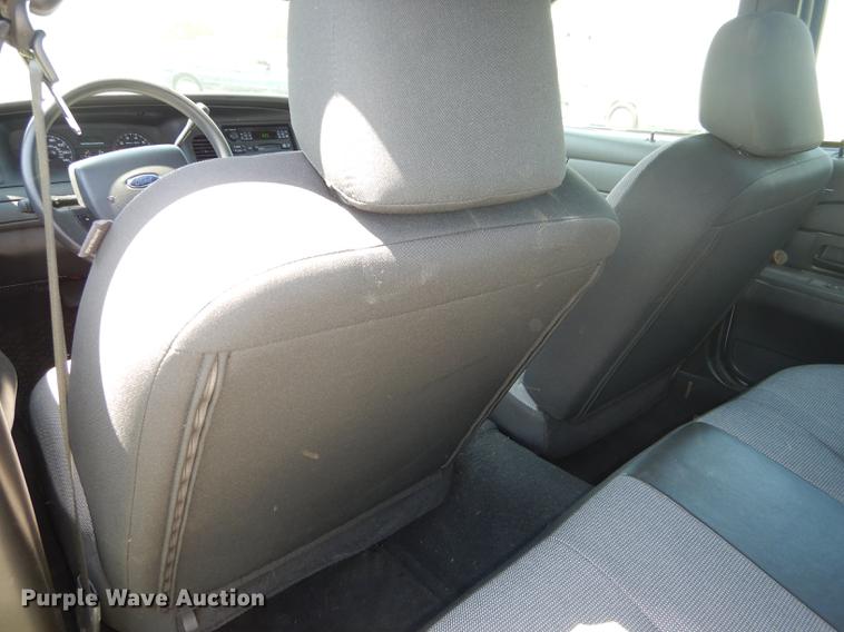 image for item DE1610 2006 Ford Crown Victoria Police Interceptor