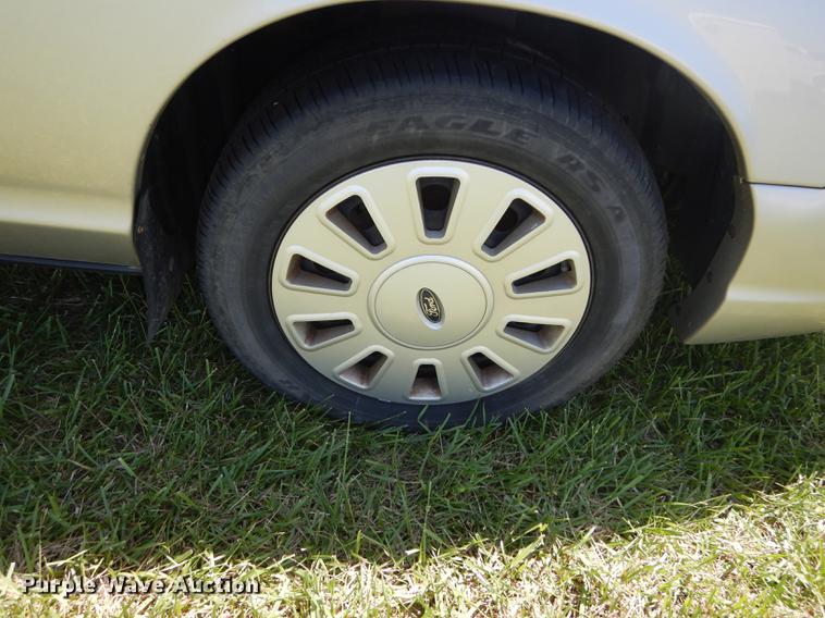 image for item DE1610 2006 Ford Crown Victoria Police Interceptor