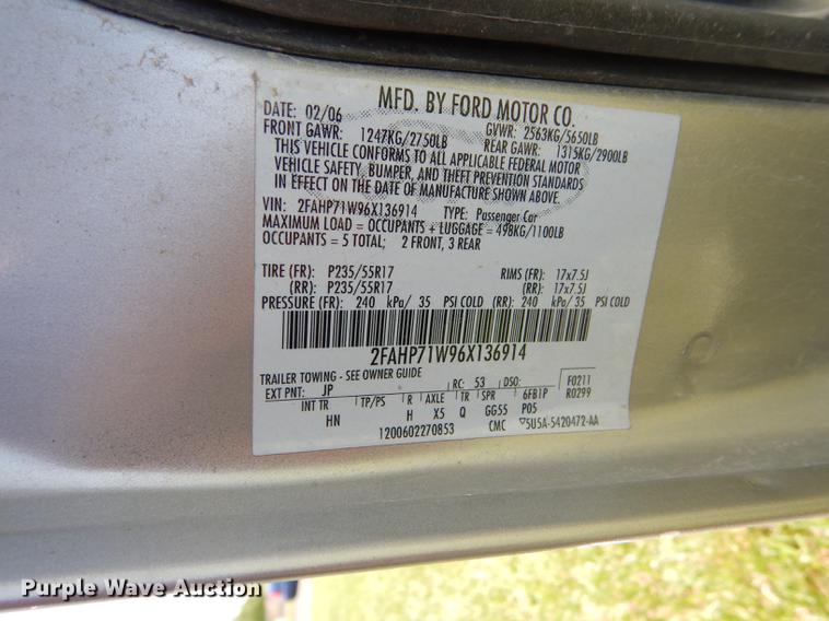 image for item DE1610 2006 Ford Crown Victoria Police Interceptor