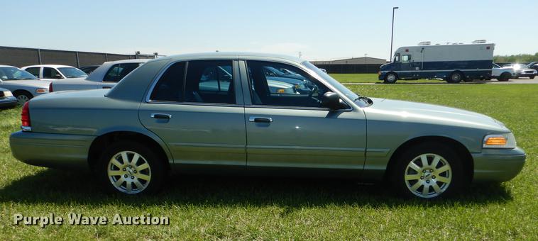 image for item DE1611 2006 Ford Crown Victoria