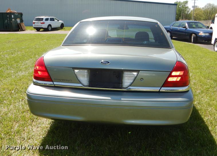 image for item DE1611 2006 Ford Crown Victoria