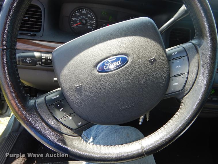 image for item DE1611 2006 Ford Crown Victoria