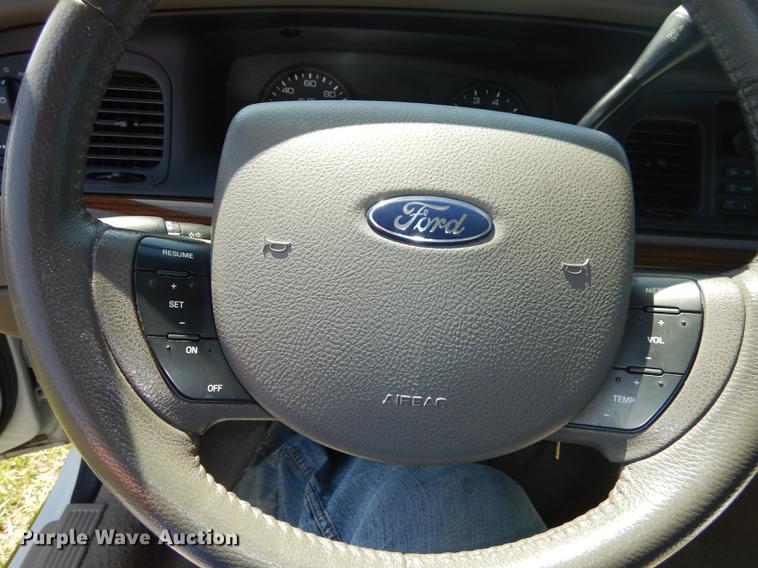 image for item DE1612 2006 Ford Crown Victoria