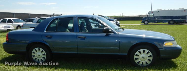 image for item DE1621 2010 Ford Crown Victoria Police Interceptor