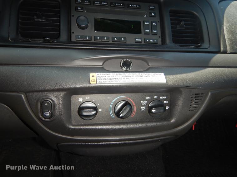 image for item DE1621 2010 Ford Crown Victoria Police Interceptor