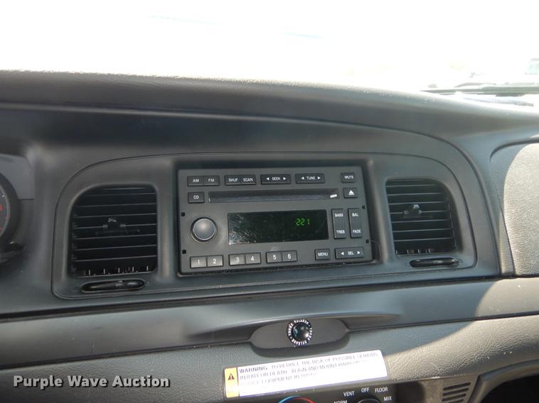 image for item DE1621 2010 Ford Crown Victoria Police Interceptor