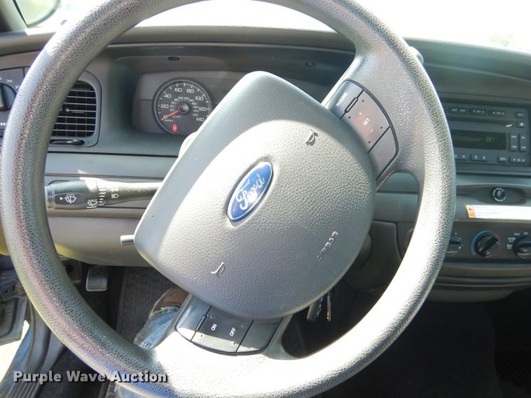 image for item DE1621 2010 Ford Crown Victoria Police Interceptor
