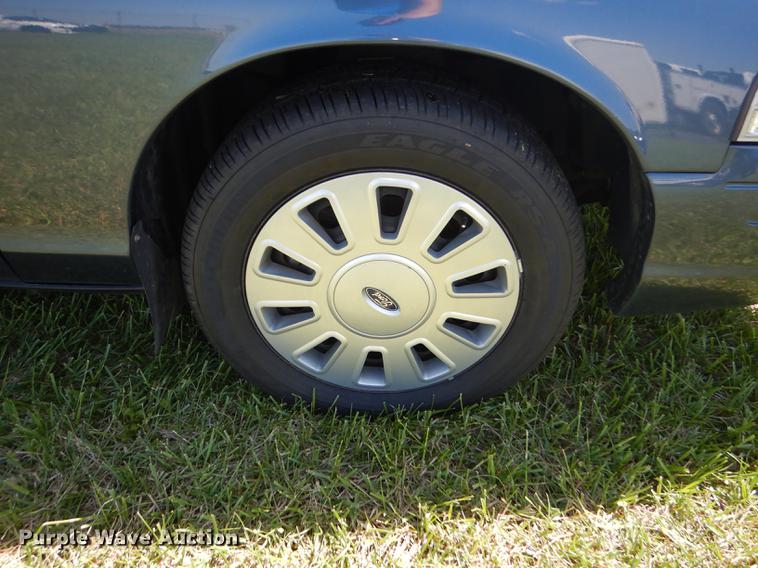 image for item DE1621 2010 Ford Crown Victoria Police Interceptor