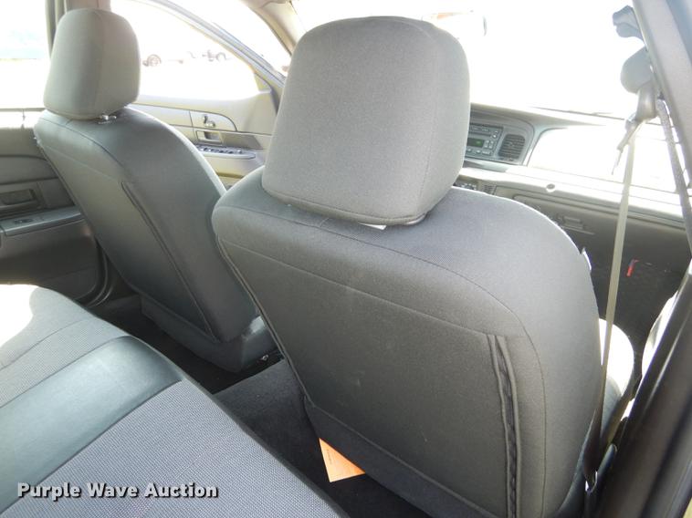 image for item DE1621 2010 Ford Crown Victoria Police Interceptor