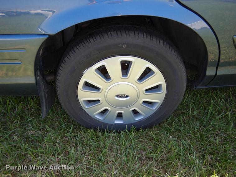 image for item DE1621 2010 Ford Crown Victoria Police Interceptor