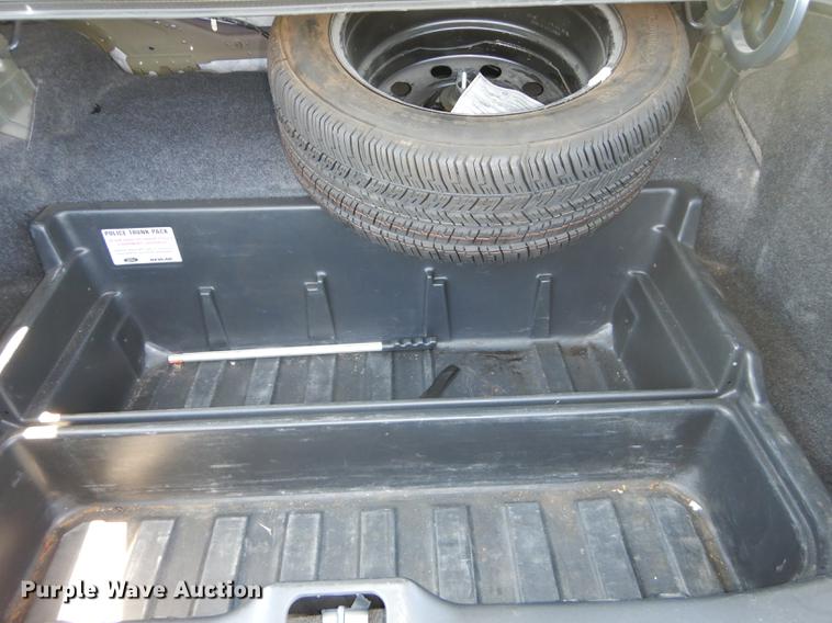 image for item DE1621 2010 Ford Crown Victoria Police Interceptor