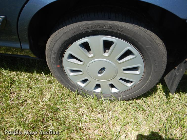 image for item DE1621 2010 Ford Crown Victoria Police Interceptor