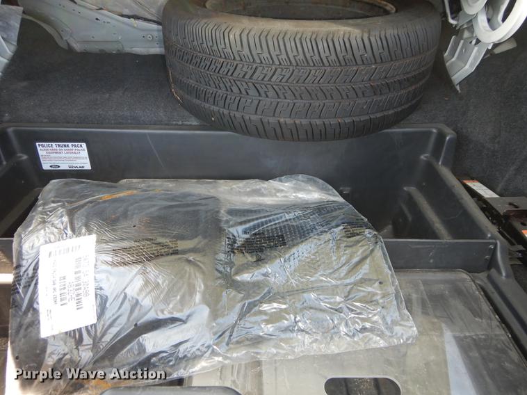 image for item DE1623 2010 Ford Crown Victoria Police Interceptor