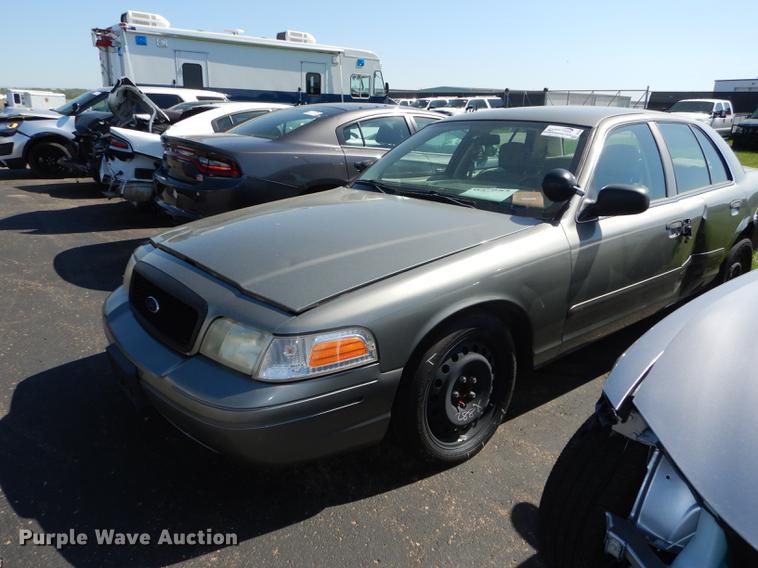 image for item DE1632 2004 Ford Crown Victoria Police Interceptor