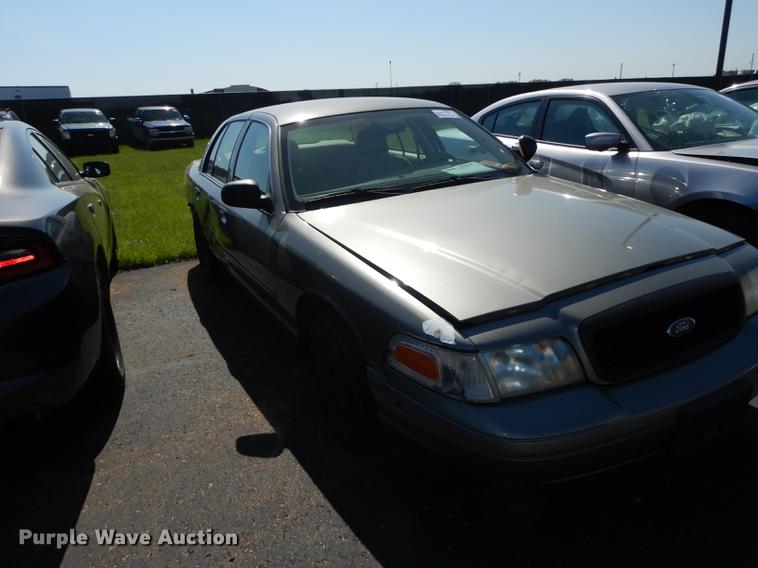 image for item DE1632 2004 Ford Crown Victoria Police Interceptor